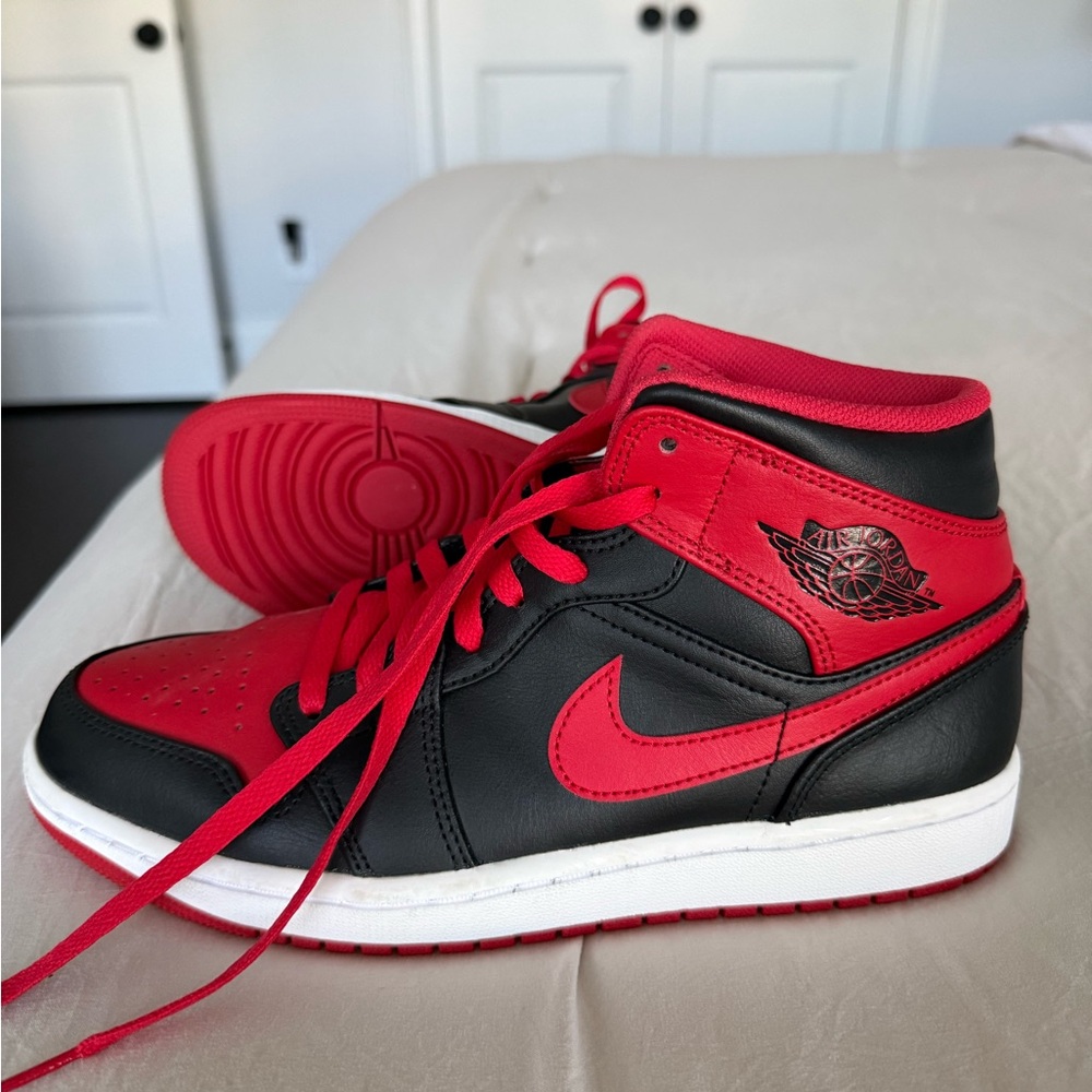 Nike Men’s Black and Red High-Top Sneakers